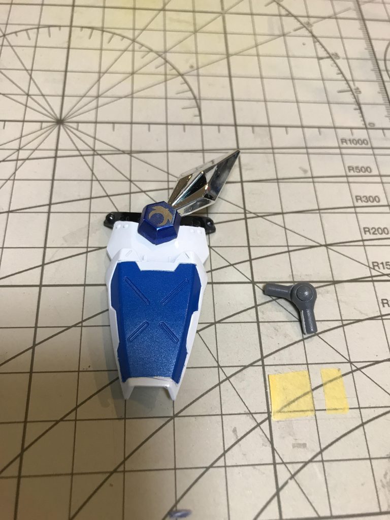 盾はBB戦士NT-1の物を移植、持ち手は市販の関節です