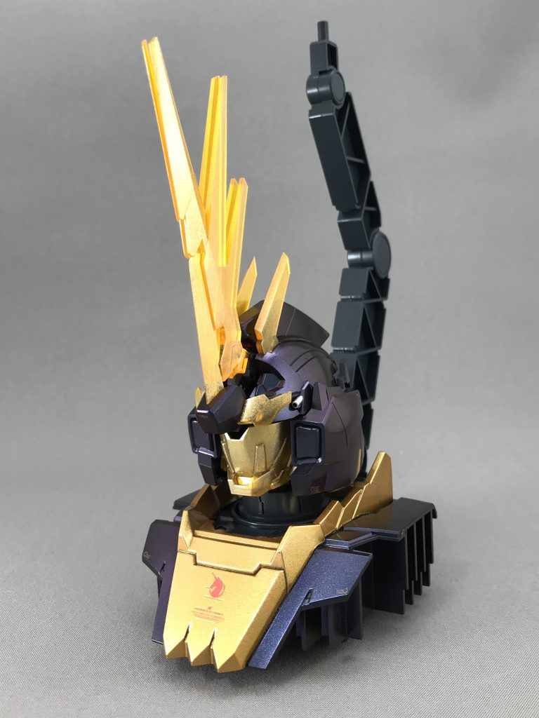 ユニコーンモード
クリアパーツがもったいなかったので、マスクは塗り潰していません。接続ピンを削り、裏からシルバー吹きました。