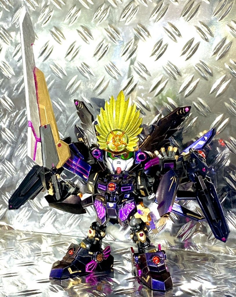 具足装着。流石に具足と軽装の可動域が干渉するのでポージングの幅は狭まるが、関節保持力は嵌合調整をしてあるので荷重に耐えつつポーズを保持できるようにしてある。