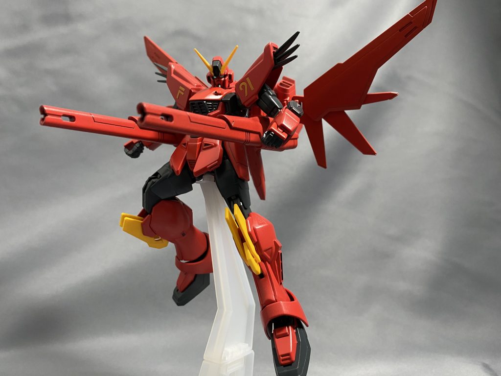 昔の1/100のパッケージ風に一枚。
肩のナンバーはめんどくさい塗装工程をすっ飛ばす為にキット付属のシールにラッカー吹き付けて使用しています。