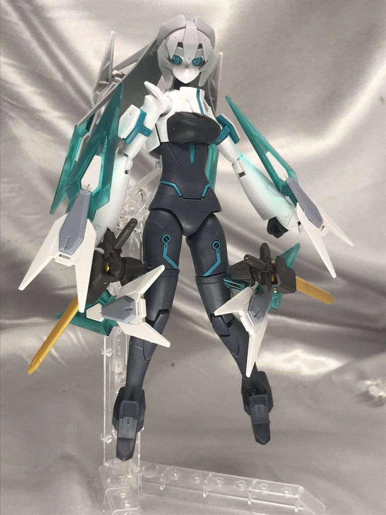 MS形態。
こっちがカッコよくて購入を決めました。
武器は同シリーズからマグナムのビットを転用しました。
クリアパーツと胴体のラインが同色でいい感じ(*゜ー゜)