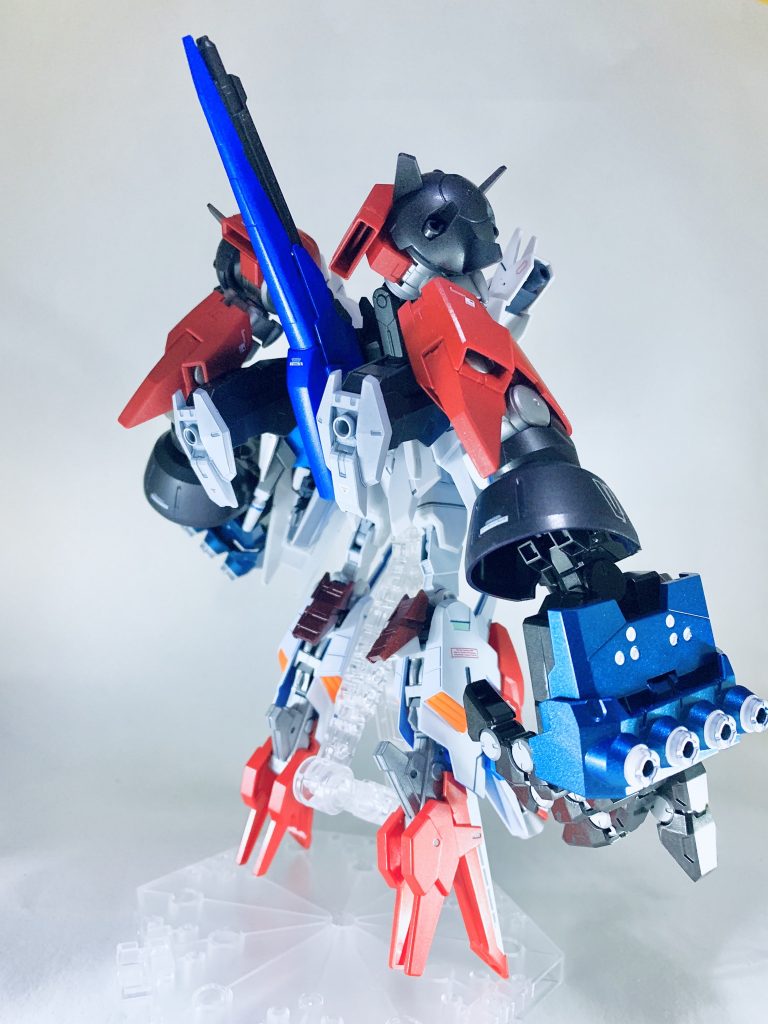 背面。
右腕にはJUPITIVEの