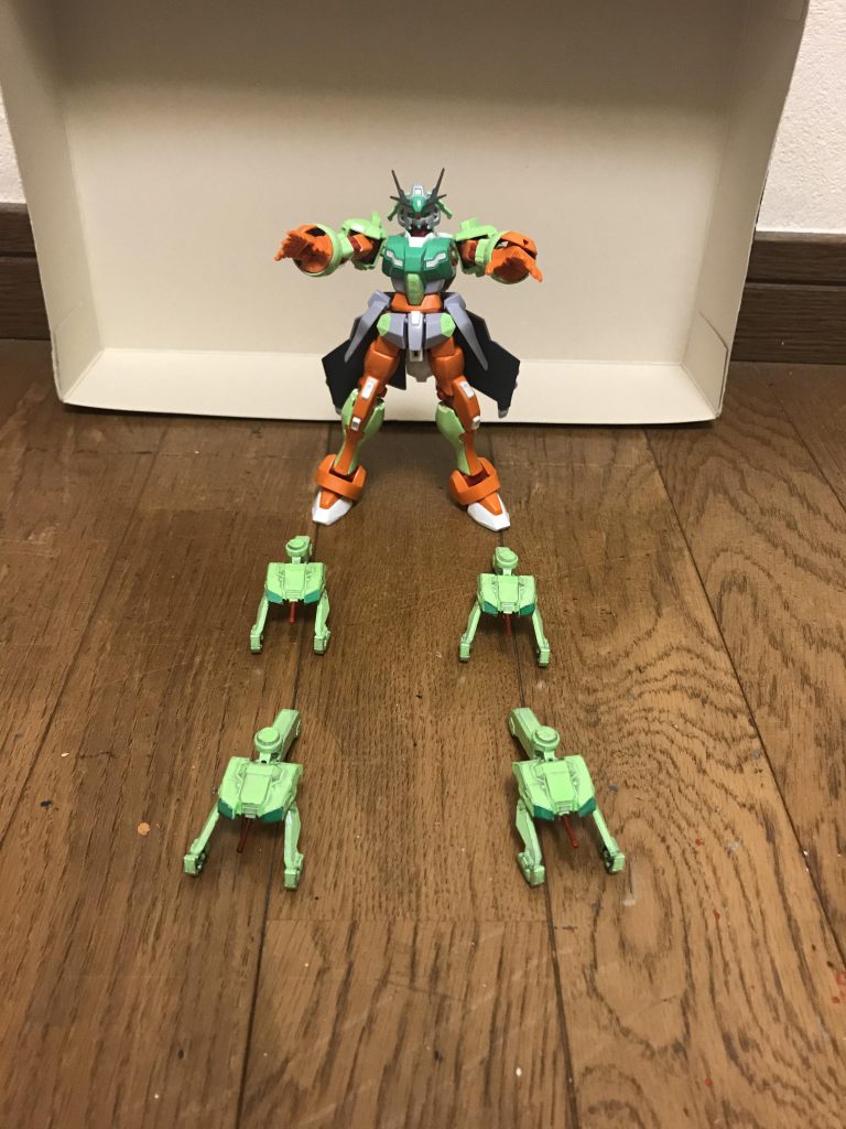 欠点以上のように強大な力を秘めているが、代償として、パイロットの脳や肉体は搭乗した途端に一瞬でDG細胞に蝕まれてしまい、肉体は破壊衝動の赴くままに戦う暴走状態に陥ってしまう。暴走状態では、余分な思考や感情の一切を廃して顎・首・鳩尾といった急所ばかりを狙うようになり、敵味方区別なく生身の人間にさえ襲いかかり目に映る全てを破壊しようとする戦闘マシーンと化し、シャイニングオペレーター、メタルフロッグ、電撃発生能力などの機能や能力を躊躇なく正確に使用してくる。戦闘中は、終始無言で唸り声を上げる事もなく、基本的に頭部は下に向けており、相手の攻撃を受けてもほぼ無反応で、人間が操縦しているとは思えない程の無機質さを漂わせる。それでいて、パイロットの自我だけは強制的な形でそのまま保たれており、自分が暴走しているのを自分の意志で止められぬ様子を見せられる。さらには、肉体を蝕むDG細胞の影響によって、パイロットも徐々に生命力を削り取られていき、下手をすれば死に至る危険性も孕んでいる。つまりパイロットは「自分の意思に反して攻撃してしまう様を見せつけられ、DG細胞に徐々に蝕まれ、恐怖と罪悪感に呑まれながら死を待つしかない」という恐ろしい事態に陥る。パイロットとなる御坂美琴について御坂美琴とDG細胞の適合率が100%であり、精神・肉体的にも高いレベルである為、死の欠点については完全に克服済みであり、暴走面においては(万全の状態であれば)基本的には克服しており、死の危険を克服した結果として、総合的な戦闘能力は、デスティニーインパルスガンダムと同等かそれを僅かに上回るほどに高められている。ただし、適合率100%であっても、戦闘中に意識を失うと、その途端に暴走状態になってしまい、パイロットの意識が戻らないと暴走状態が解除されないという欠点がある。その場合、DG細胞を中和するなど、別の手段で暴走を止める必要がある。