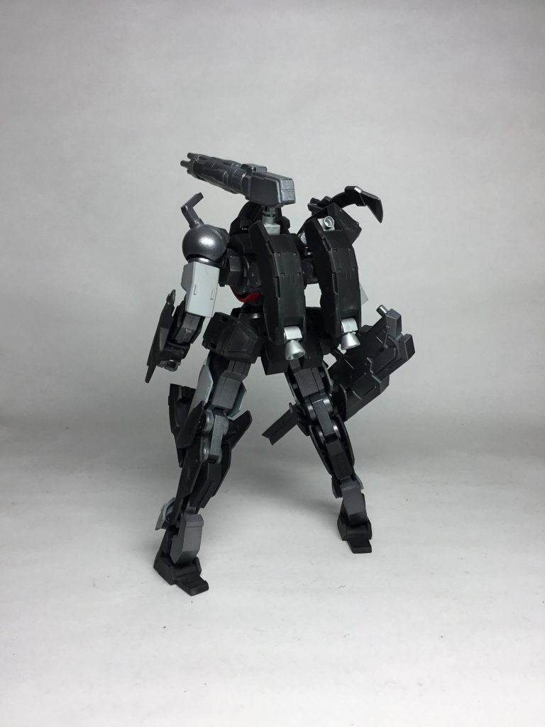 後ろから
通常運行仕様
いろんな状況に対応できるように複数の武装を用意してあるという設定。
カスタマイズしてたら勝手にフルアーマーになっておりましたwきっとこういうのが好きなのです。全盛はロマン(←)