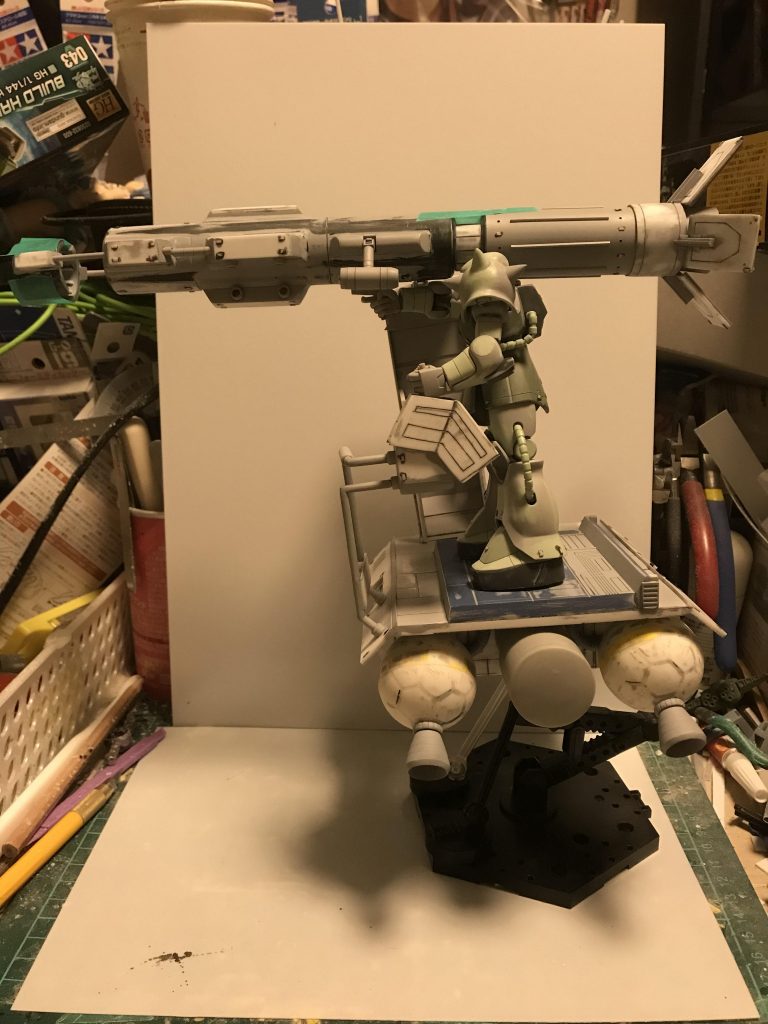 かなり長い主砲です。
全体重量もまぁあります。