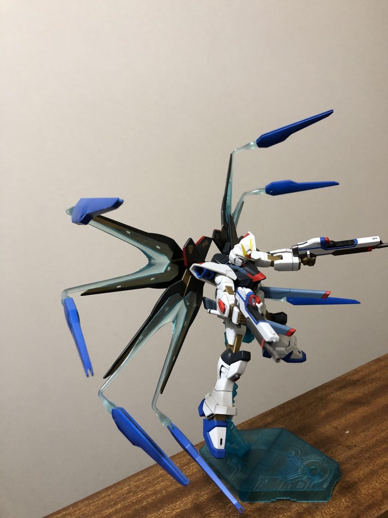 ライフルの塗り分けも泣きそうを超えて
キレそうになった覚えが・・・
全てマスキングのエアブラシ塗装の
手抜き無しです。