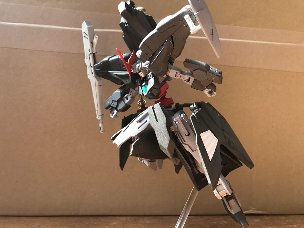 可動は腰にボールジョイント仕込んだ以外は元キットが優秀なのでかなり動きます！