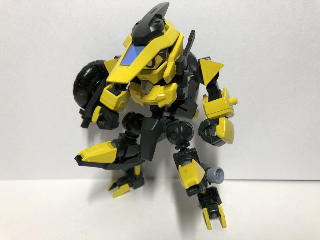 さらに脚部ユニットを展開。頭部を変形させて、ラケルタバーストモード発動!
起動力で一気にたたみかけるモードです。