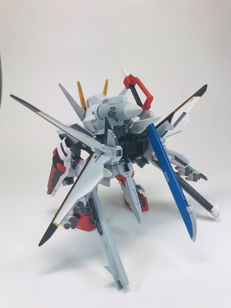 ストライク本体は肩パーツをBB戦士のストライクに交換、太腿パーツの追加