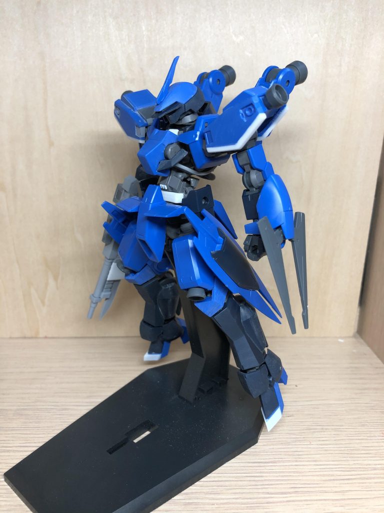 胴体、太ももを計6mm延長した後、肩部アーマーの下を約1mm、爪先を約0.5mm延長しました。