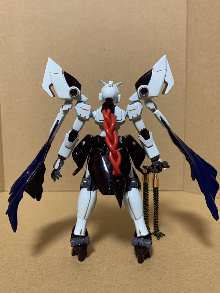 聖王国の第七世代操兵ノーエイルを魔操兵に改修した機体。 
聖刻暦827年に、ルチアーノ・シャル・ド・サンドリヨン男爵の専用機として男爵本人からの発注により、ツヴァイトモーント工房で改修されている。(この際に研究用として、個人所蔵のノーエイルを一機、譲渡している) 
主な改装点として、シュヴァリエル・マーキュリウスを参考に、両肩にブラッドグレイルを内蔵した追加装甲を設置し、機体各所にもブラッドグレイルを配置している。これにより元機体の高い運動性を若干犠牲にしつつも、聖王国の代表的な魔操兵であるファルネウスと同等以上の法撃能力を獲得している。

ノーエイルをベースとした特注のワンオフ機である為、価格は通常のノーエイルの1.8倍に跳ね上がっているが、譲渡したノーエイル分の価格を差引いて、安い買い物(安いか？)になったとはサンドリヨン男爵本人の談。

[魔導杖　ウェンディーネ]
ノーエイル・ヘクスの専用装備として製造された魔導杖。杖先端にブラッドグレイルを備え、イシルディン製の飾り紐が特徴的。法撃を行う際の増幅器として使用する他、接近された際にはイシルディン製の飾り紐をウィップ(別名ナインテール)として格闘戦を行う事も出来る。