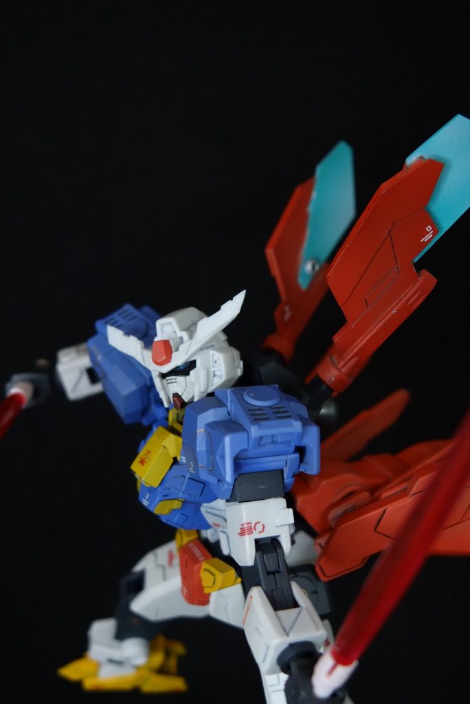 カメラアイは逆光を浴びた時だけキラっと光る感じにしたかったのですが予想より目立ちませんでした