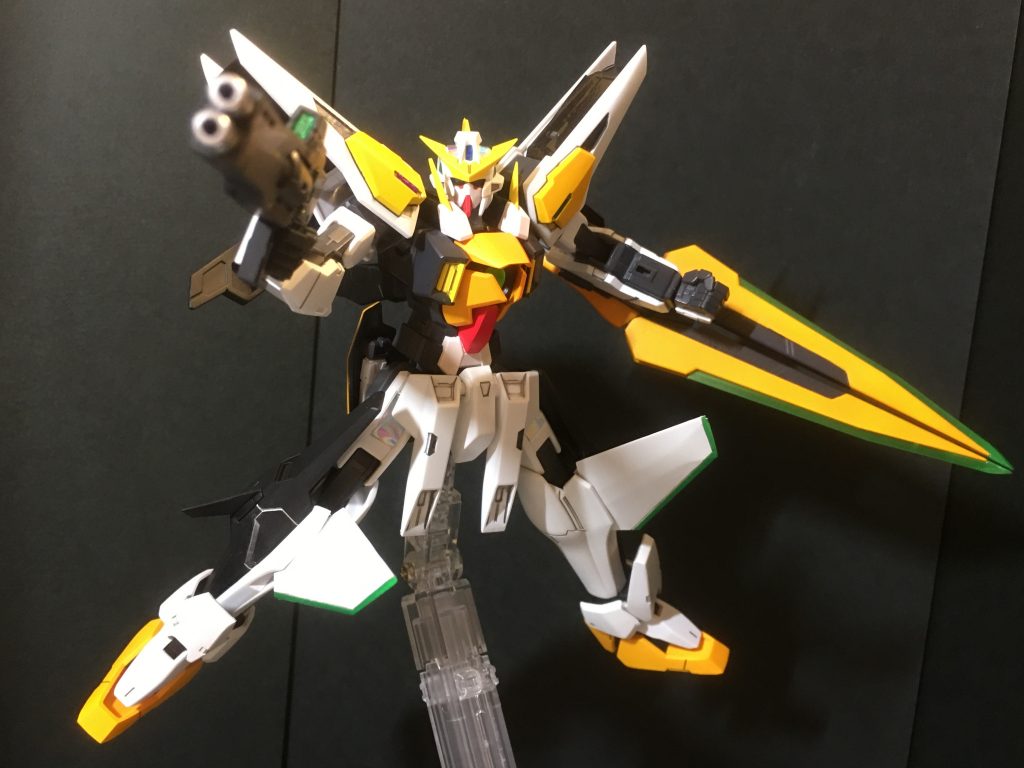 強化型GNシールドはハルートの武装とのミキシングで作成。