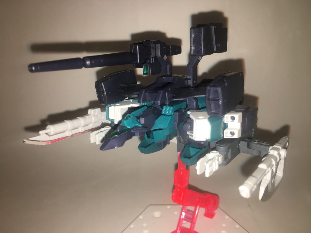 ヴィーナスアーマー改、正面。ヒロトの所有するヴィーナスアーマーとは異なり、側面に隠し腕が存在する。