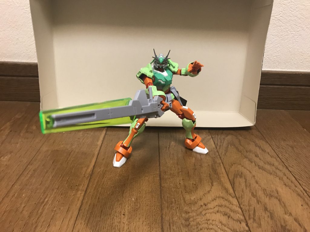 武装詳しくは後述。機関砲頭部に2門内蔵されている。ビームサーベル両肩に1基ずつ、計2基マウントされている。ビームワイヤー両腕部に1基ずつの計2基内蔵されている。ジャッジメントライフル主兵装となる大型キャノン。ジャッジメントソードライフルのグリップを移動させる事で、格闘兵装として扱える。