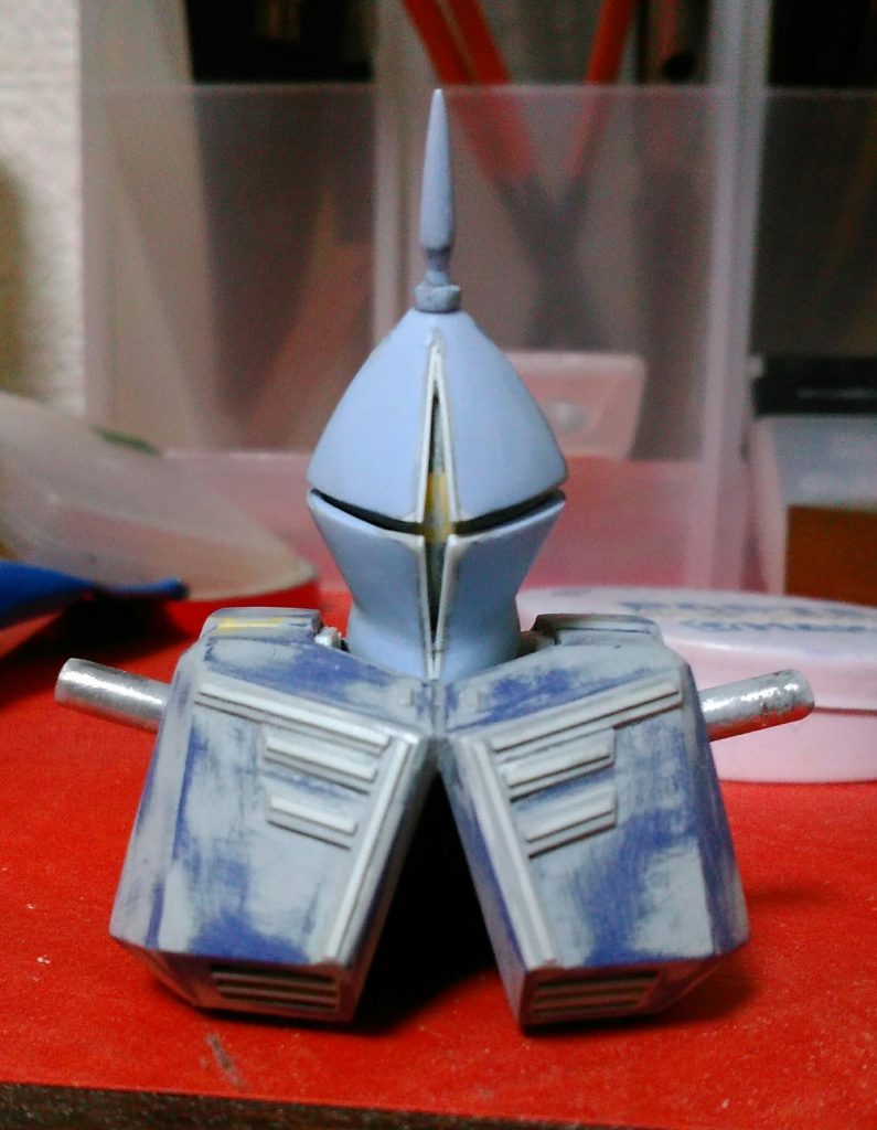 顔のモノアイレールをシャープに。
肩の接続軸は金属線に交換しました。