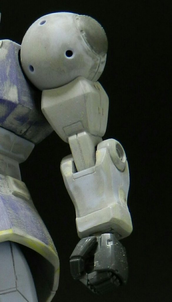 上腕部は切り離して回転軸を追加。
肘部のポリキャップを交換して肘フレーム部はプラ材で新造。