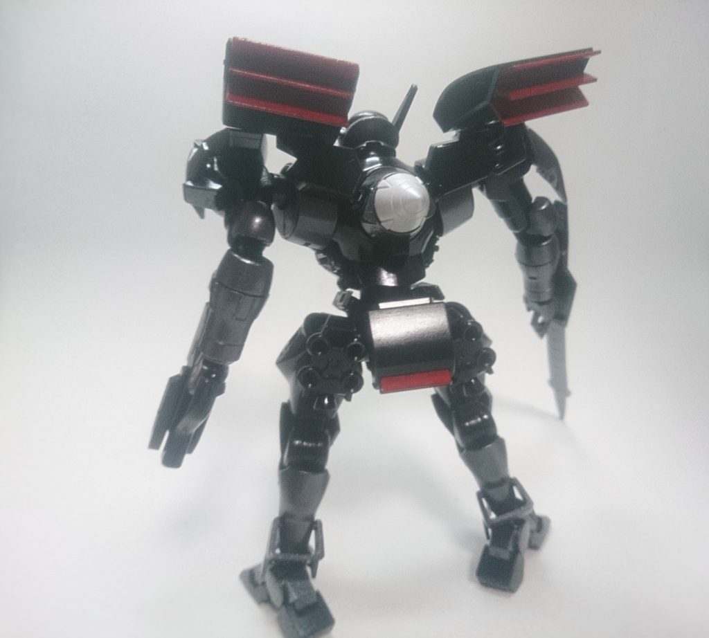 バックショットは殆ど変わらず。塗装で黒がかなり目立つくらいでしょうか。