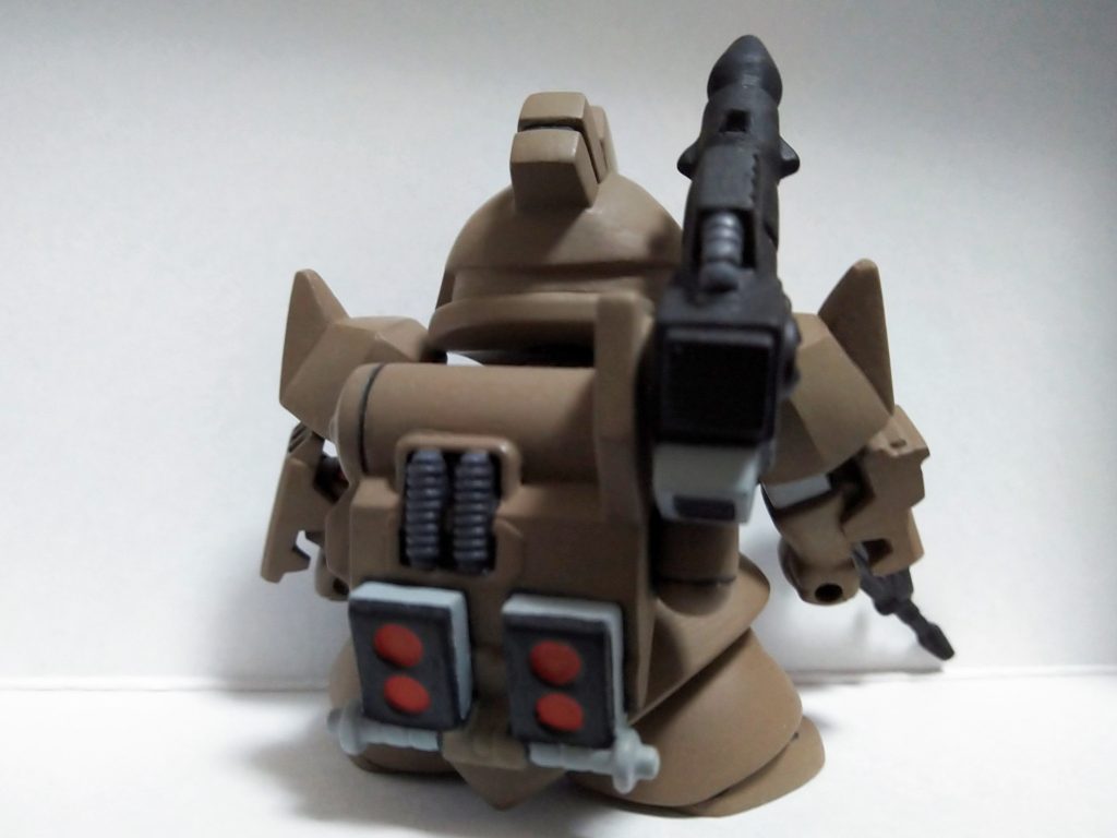 キャノン用のバックパックはキットに元から入ってるのでそれを使用。肉抜き穴を埋めてます。