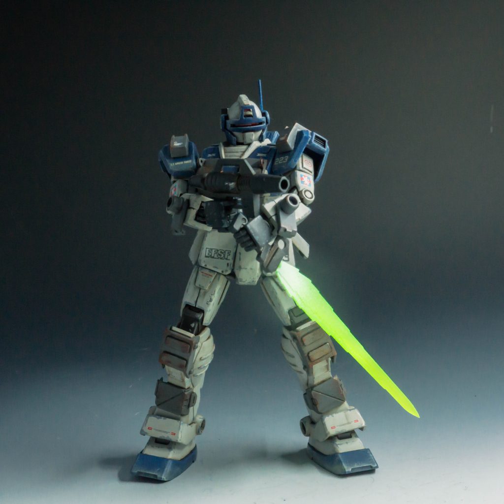 武装③
BOWA BR-M79C-1 ビームスプレーガン
ビームトンファーが故やは破損した場合に備え、ビームダガーを2本と、ビームスプレーガンも装備している。前述の通り、トリッキーな操作を嫌ったパイロットは、こちらを使用して、近接格闘を行った。