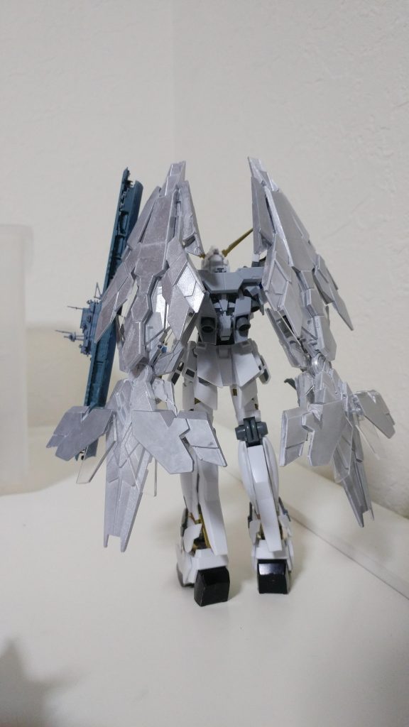 アームドアーマ-の色は、飛行機ウィングを参照にシルバーで塗装