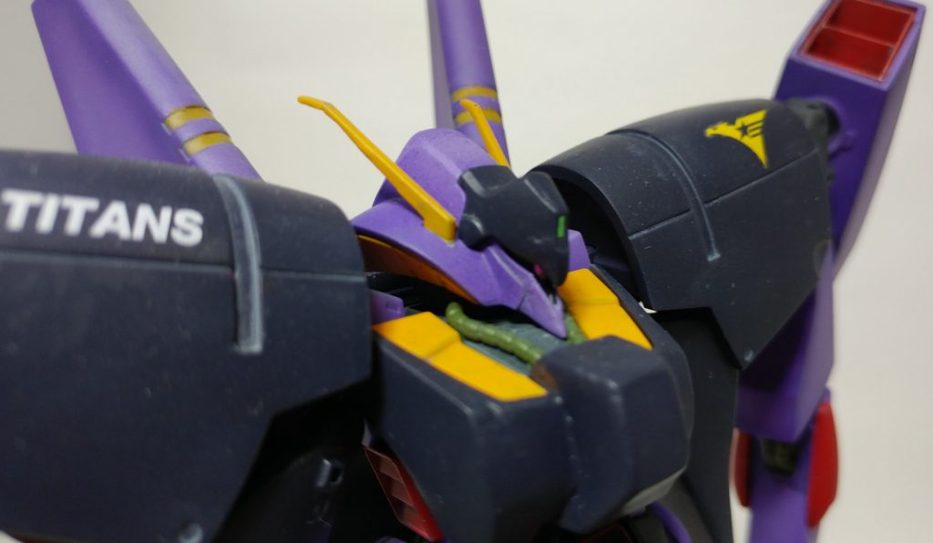 顔アップ。モノアイはクリアパーツ仕込んでます。