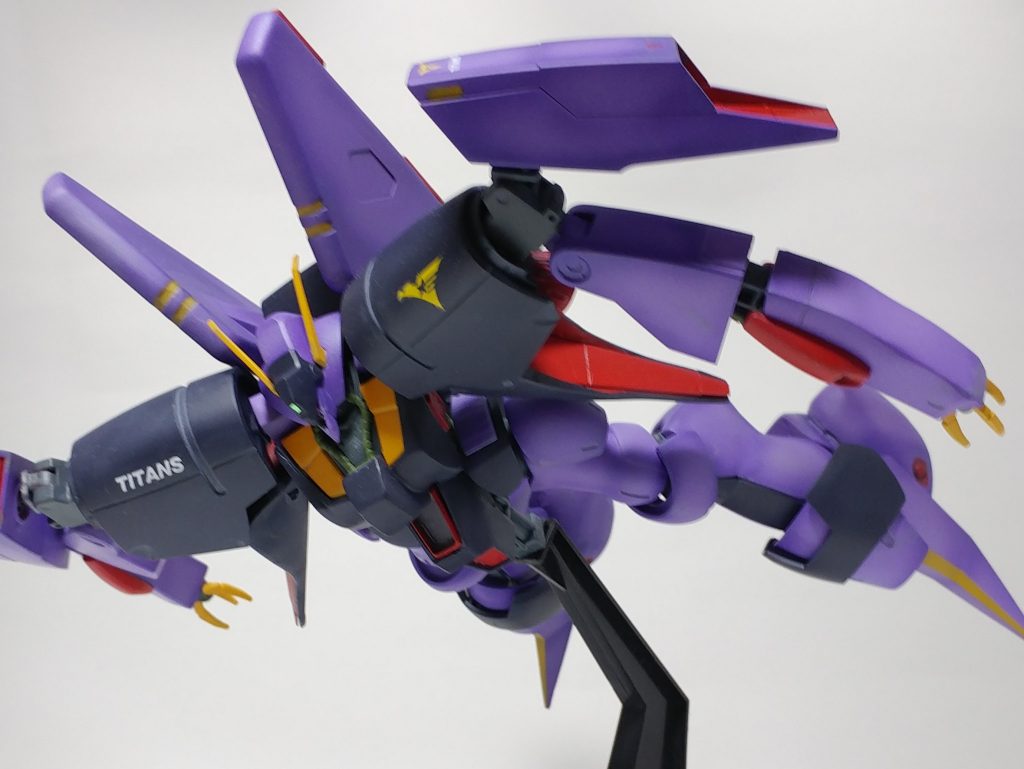 アクションポーズ。