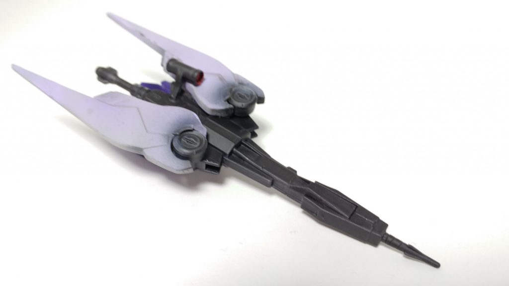 折りたたんで背中にマウントすることができます。