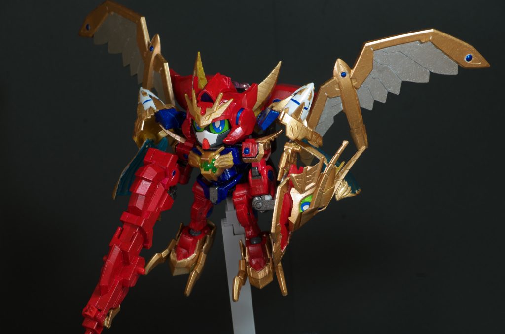 「趙雲ダブルオーガンダム」のバックパックを取り付けてもヴァルキランダーの基本仕様であるウイングパーツは髪の方へ取り付けることでフル装備状態にでき、GNメガフレアーデバイスも持たせるとボリューム感が出ますね。