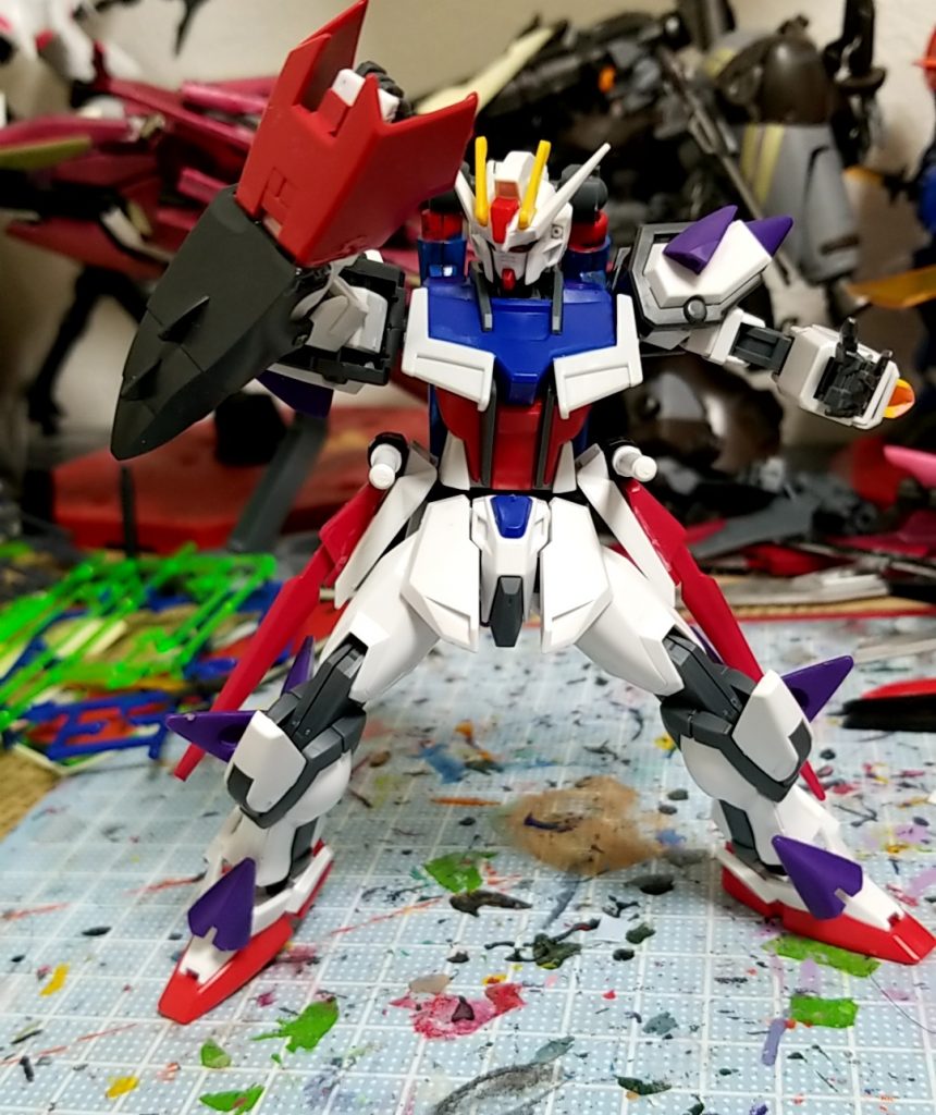 制作過程
全体的に刺々しく作りたかったので、ジャンクの山から刺々しいパーツを選出
右腕は確かオーガジンクスのパーツとSD魔龍剣士ゼロガンダムのパーツを使用
紫のトゲは確かLBXのエンペラーだった気がする(曖昧)