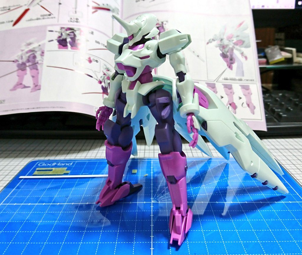 使用キットその４『G-ルシファー』
スカートファンネルを5基用意するためキットを2つ買いました。