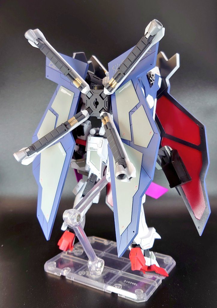 バックショット
フルクロスユニットの羽？の裏にハンドガン仕込んでます