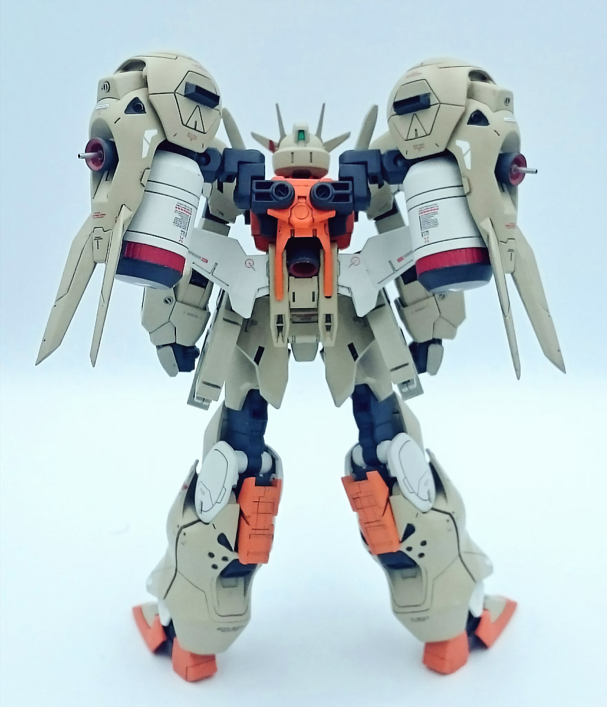 バックパックになります
キマリスの肩アーマーにジャイアントガトリングのパーツ等を接続しています。
バーニアの内部はシャープペンシルの先をメタルパーツの代わりに使用しています。