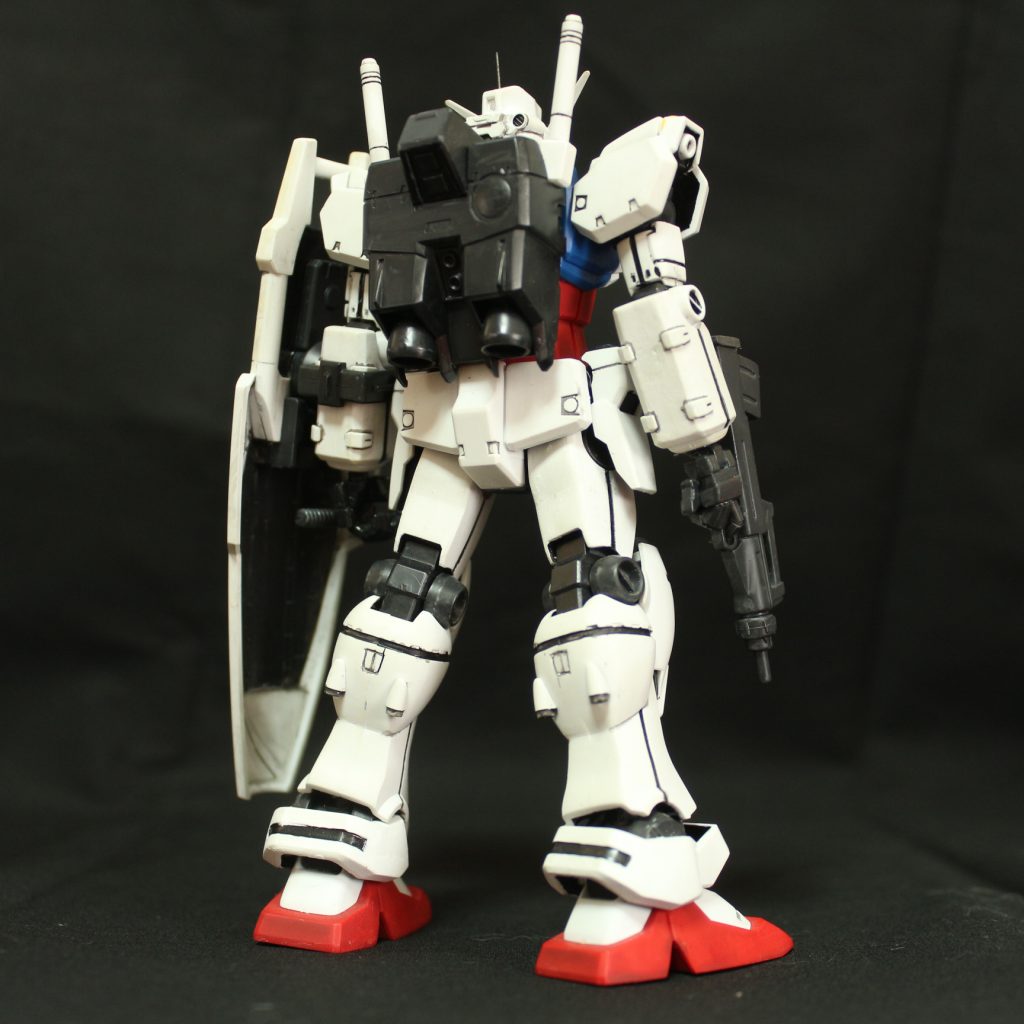 アンテナが折れたので真中線をさしてあります。