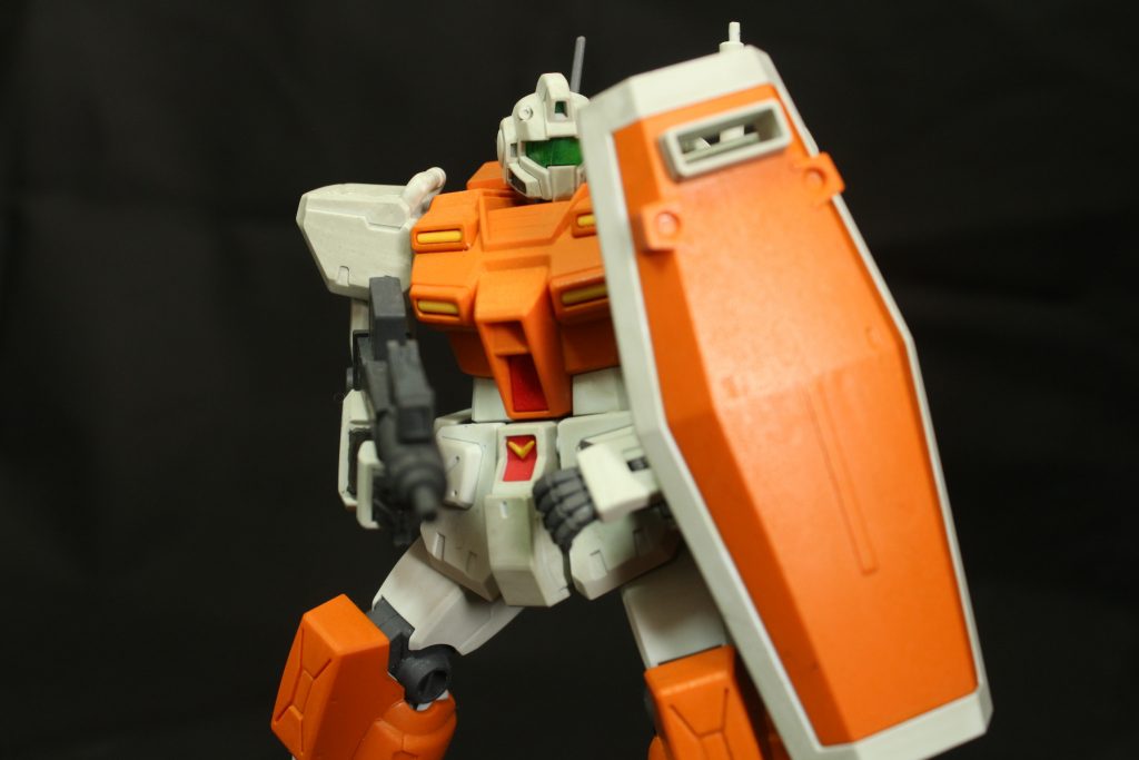 この頃のジム系の腕の二重関節はもろい気がするんですが、塗っちゃダメな素材だったんでしょうか。