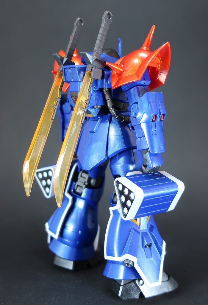 ダクト内部やミサイルポッドの黒い部分はラメが入った感じなので、
黒地に薄くスターブライトアイアンの粒子だけ乗せるように。