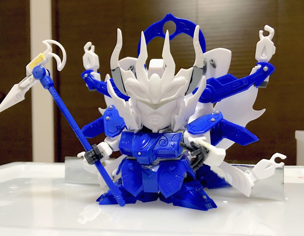 プロポーションがだいたい見えてきたところ。
ほっぺたのお面はネオジム磁石でくっつけています。
さあここからが表面処理地獄のはじまりだ……