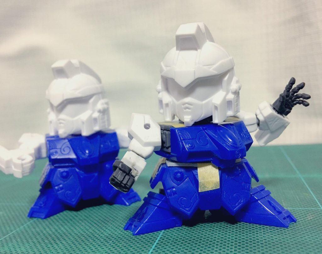 可動をつけているところ。手首はモビルスーツアンサンブルから接収。