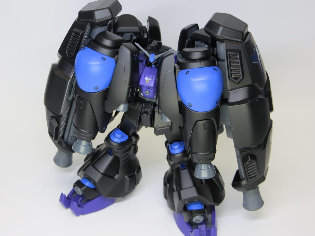 格納状態。多分航行中もこの形体です。個人的にはこの状態を「亀モード」、上記の全開放状態を「鳥モード」と呼んでました。色剥げや破損が怖くて気軽に変形させることができませんw