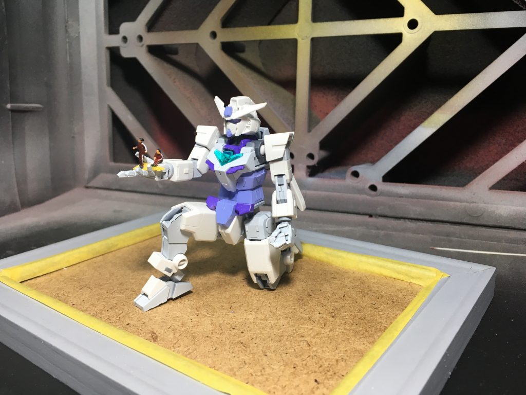 掌の上の人は鉄道模型の人をそれっぽくしています。

地面はネットで調べた素材の百均のフォトフレームと紙ねんどで土台を作り、フラットアースで塗装後、鉄道模型用のパウダーで緑を再現しました。