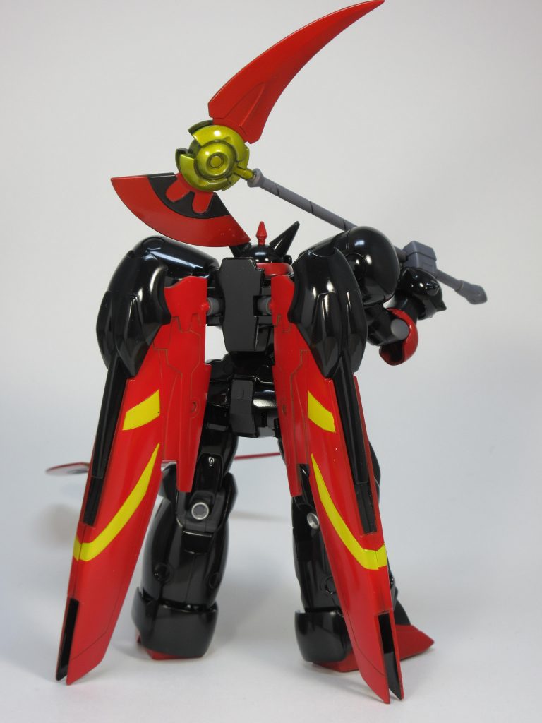 背面
旧キットのマスターガンダムの羽の部分を基部ごと接着しています。