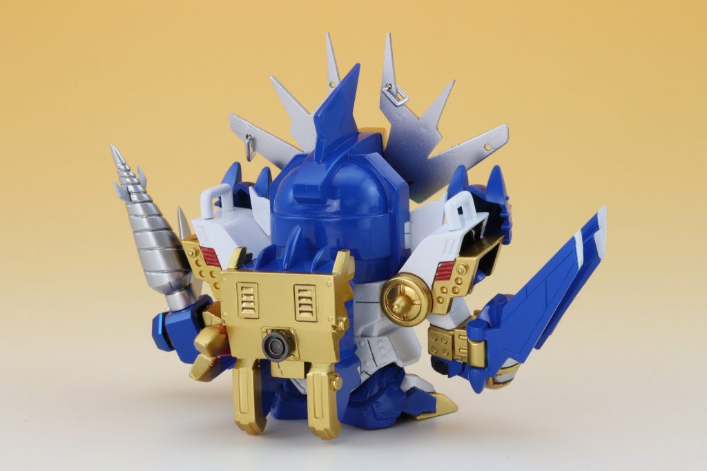 塗装は光沢仕上げにしてみました。でっかいガシャポンみたいな感じに。
ほぼ全てパーツが色分け部であるためマスキング塗り分けが大変でした・・・(;・∀・)