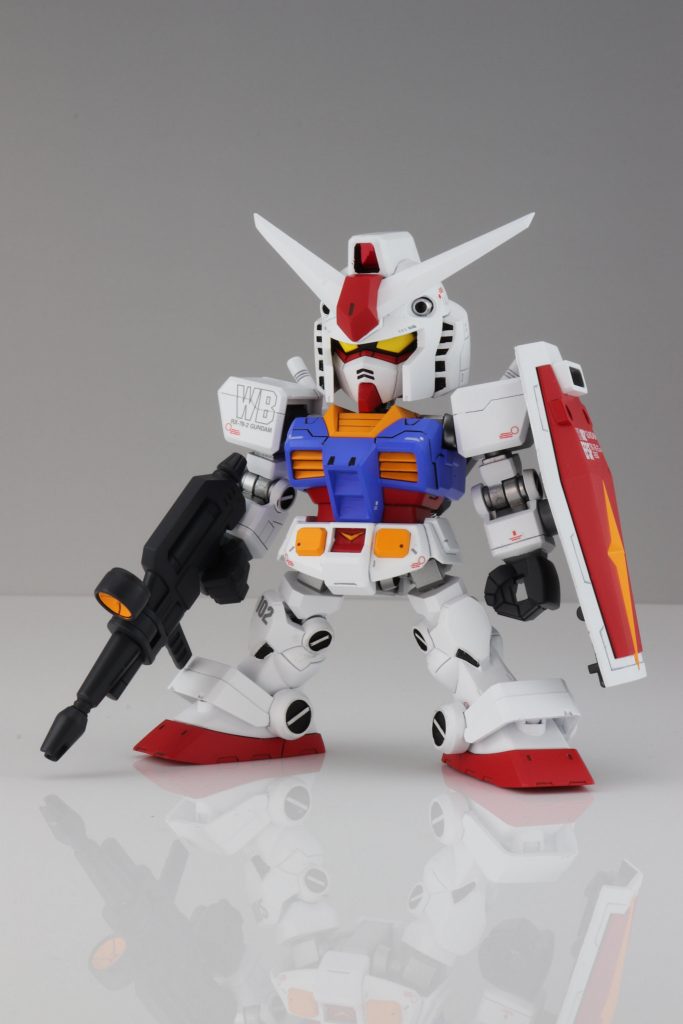 リアルガンダム寄りのイメージなのでガンダムデカールでマーキングしました。フレーム部はメタリックカラーにしてみました。
