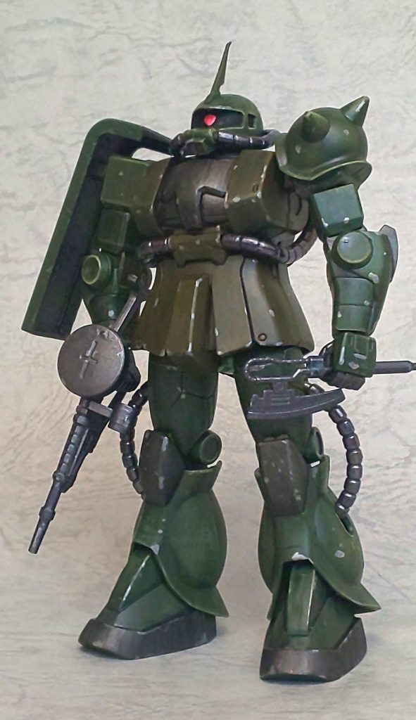 元の素組。この時点でも全身をなんとなく丸めてます