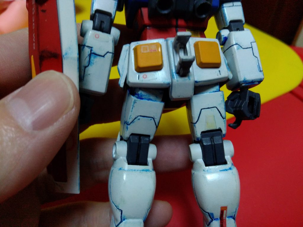 これは、実は初めてエアブラシで塗装した作品です。商店街にあったアポロって模型屋さんがもう閉店するってことで、吸い上げ式のエアブラシが半額だったの中学の時にお小遣い握りしめて買いました。そして、ガス缶使って、クレオスのキャラクターブルーとかキャラクターホワイト、キャラクターイエロー、キャラクターレッドで塗りました。やっぱり初めてエアブラシ塗装した時の感動は今でも忘れられませんね。最近のお子様は親のエアブラシ使って塗装してるのとか見ると羨ましくて仕方ないです。結構理解されない趣味なのかなって思ってて、昔は結構悩んだけど、今は別に理解してほしいとか思ってないです。この世に生まれて一人ぼっちなんてことはないんですよね、必ず僕たちのことをわかってくる人はいます。そういう人に巡り逢えただけで、人生は勝ち組なんだと思います。なんでもそうなんですよ、遊びも仕事も人間関係なんですよ。一度立ち止まってみて、周りの人に感謝の言葉とかを伝えるといいですね。–2枚目/制作者：ジャンボタニシ