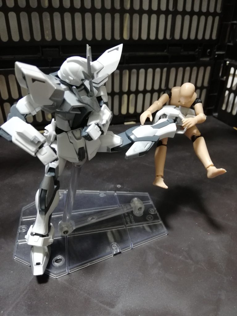 300円のガチャ素体、遊びやすくてスコです└( ^ω^)」