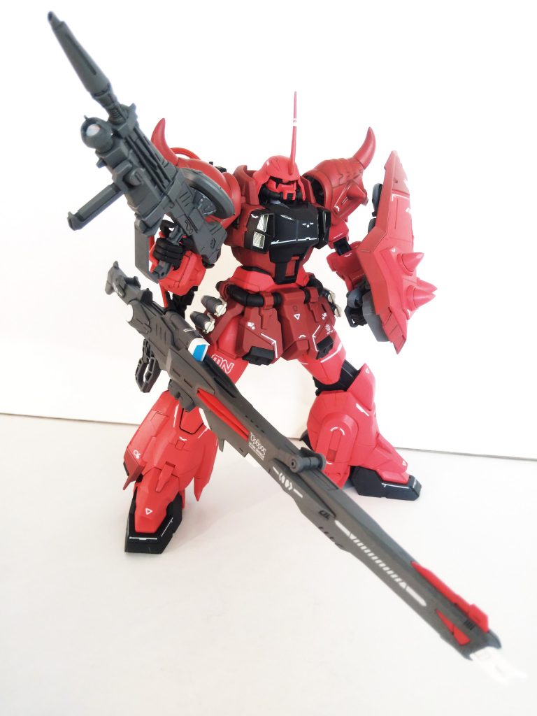 赤い部分はほぼ成型色活かし。濃い赤にした部分は黒サフ+あずき色。