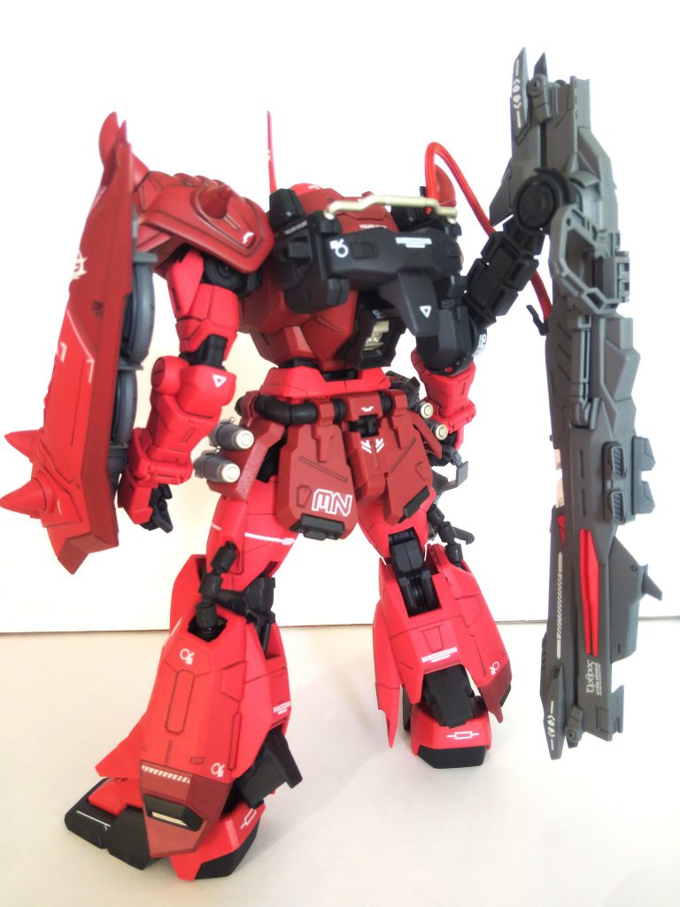 スラスターやインテークの内部、ハンドグレネードなどはシャンパンゴールドで塗装。オルトロスのエネルギーパックは好みの都合で外して、チューブはバックパックに直接接続。