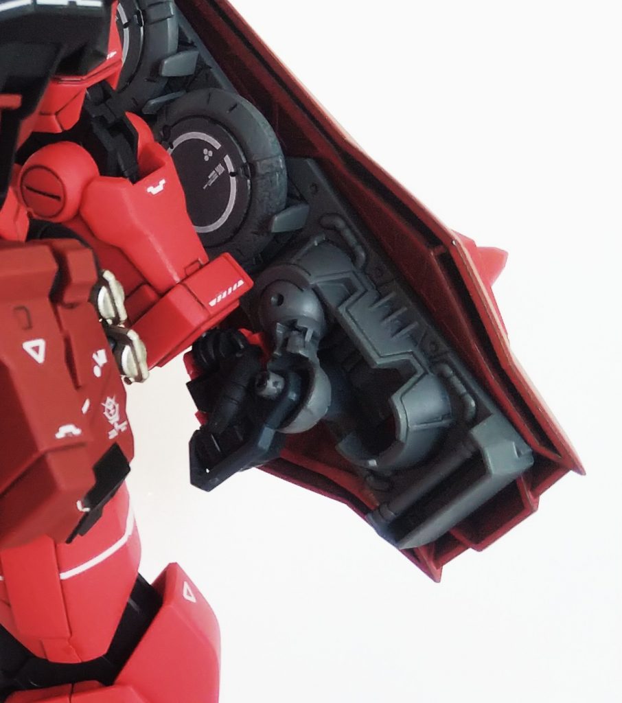 シールドはグリップ(MG F91から拝借)を付けて手に持たせられるようにしました。回転やヘタリもなくガッチリ保持できます。