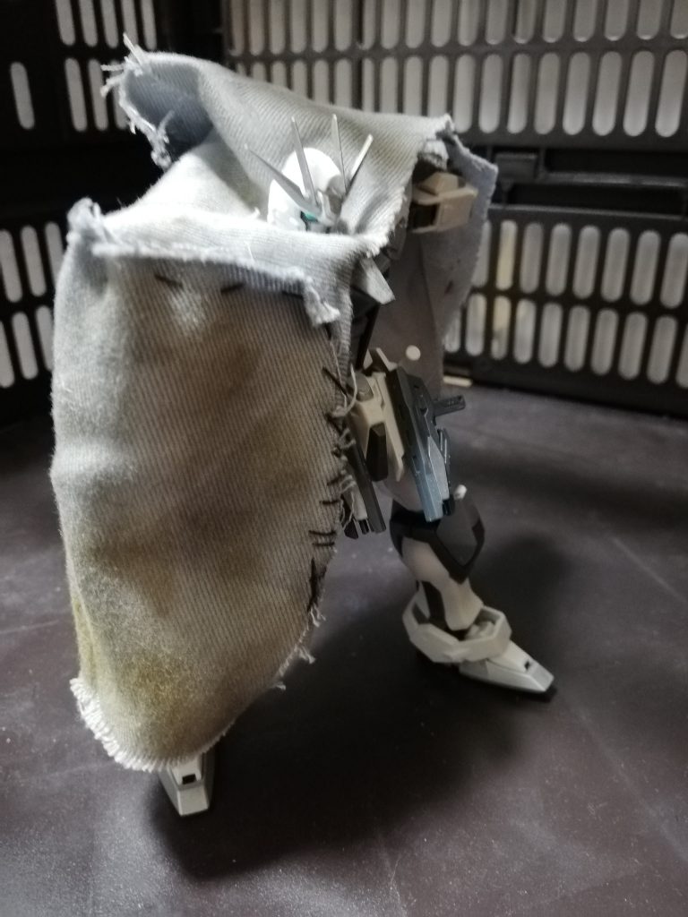 ストライクオルタの基本装備!
・ツインビームガン(フロントアーマーに装備可能)
・ビームサーベル
・パイルバンカー
・アンチビームコーティングマント